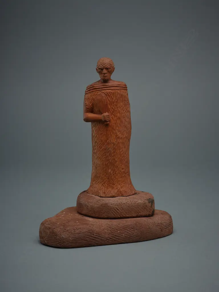 Wooden figure of a Māori rangatira holding patu, Image 1++